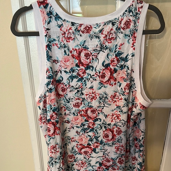 Torrid Cream Tank Top Floral Design - Picture 4 of 4